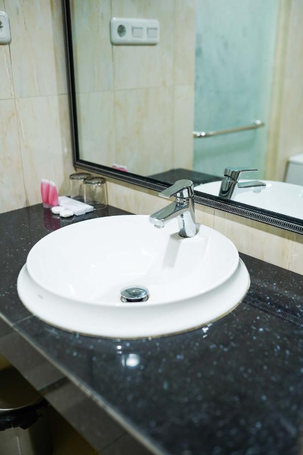 Grand Buana Lestari Hotel 巴东 外观 照片